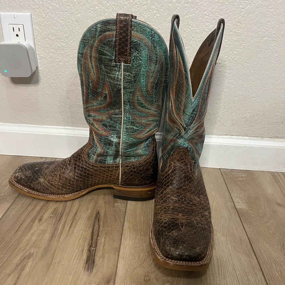 Leather snake skin print Ariat boots
